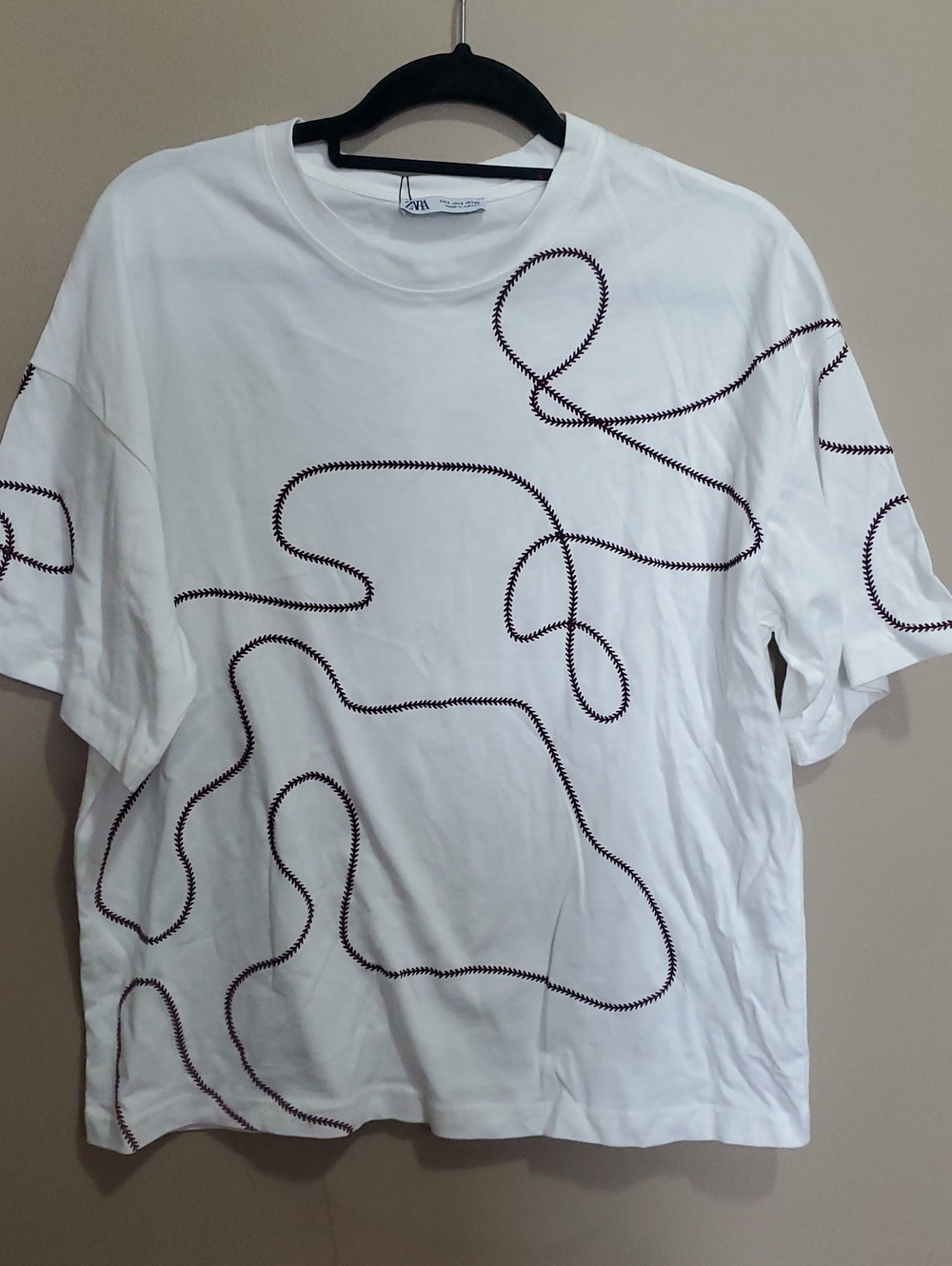 Zara White Short-Sleeve Tee with Loop Stitch Graphic Size Small